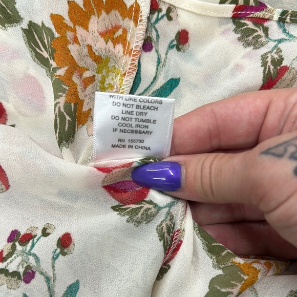 Cynthia Rowley Red Floral Design on Cream Smocked Ruffled Sleevless Blouse Small - Picture 4 of 6